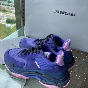 Balenciaga sneakers  triple s
Size US 6.5   EU 37